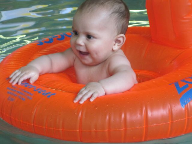 baby-swim-